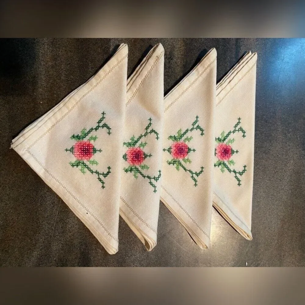 Vintage Lot Of 4 Dinner Napkins Off White Linen Needlepoint Floral